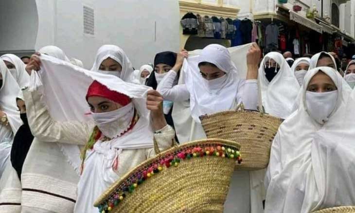 معركة «الحايك» بين المغرب والجزائر… و«دعاة» العالم الافتراضي يشعلون الجدل!